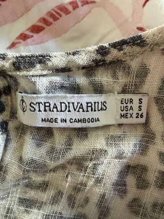 Camiseta sin mangas Stradivarius estampado animal