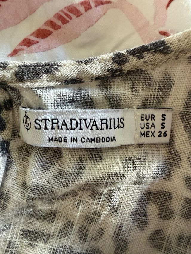 Camiseta sin mangas Stradivarius estampado animal