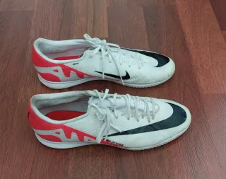 Zapatillas Nike Futsal Blancas y Rojas