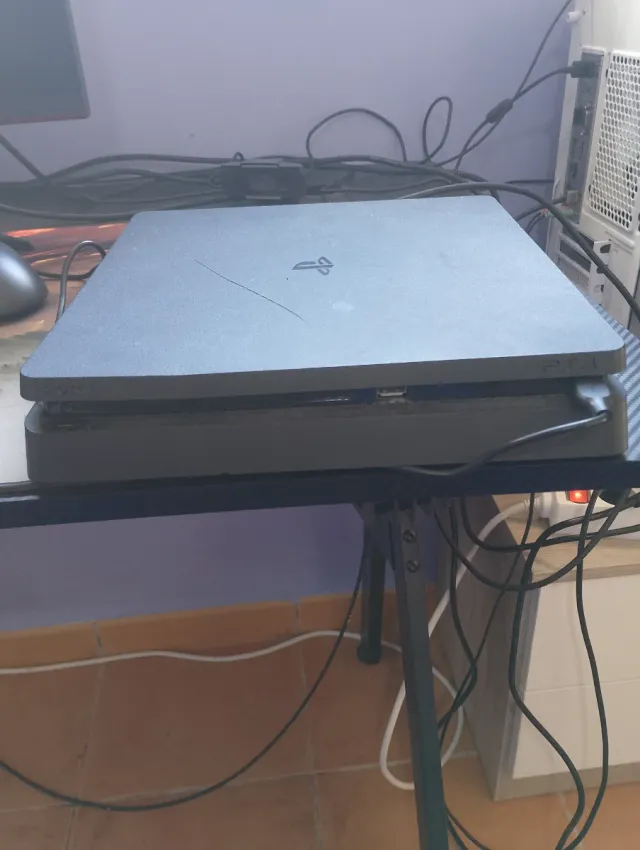 Consola PS4 + Mando Rojo,tlf 623286403,solo wasap