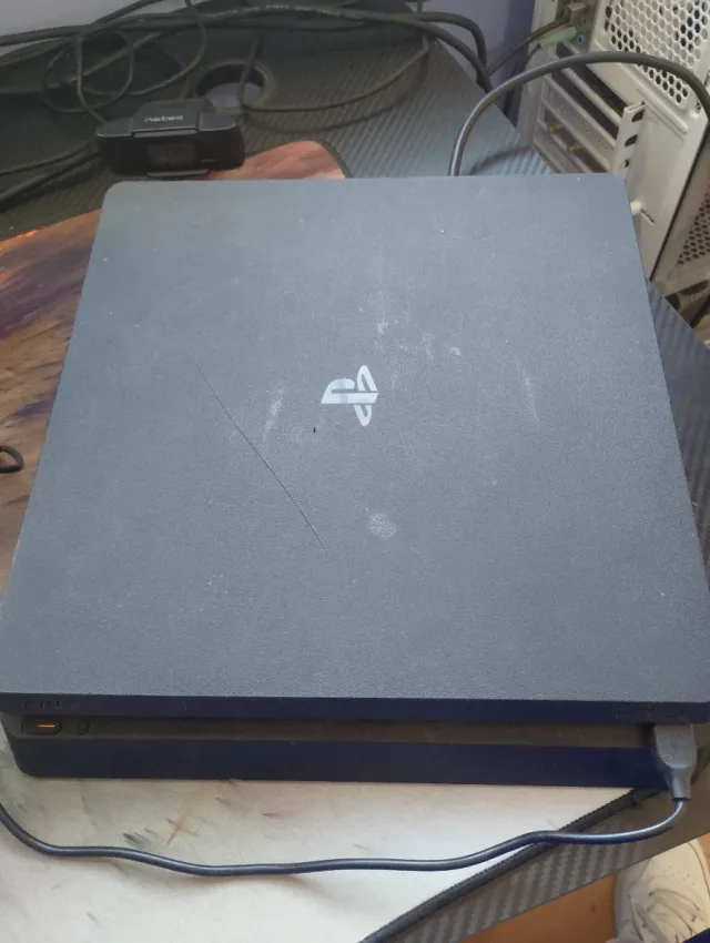 Consola PS4 + Mando Rojo,tlf 623286403,solo wasap