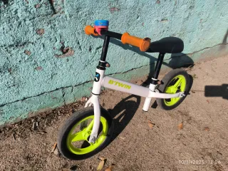 Bicicleta de equilibrio infantil Btwin.