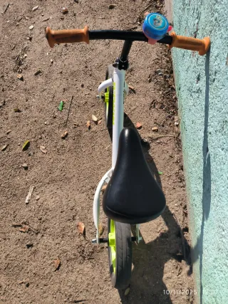 Bicicleta de equilibrio infantil Btwin.