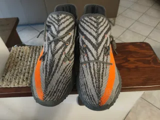 Adidas Yeezy Boost 350 V2 Zebra