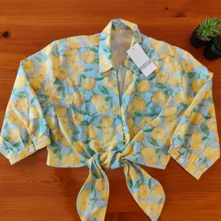 Blusa cropped Zara estampado limones Talla S