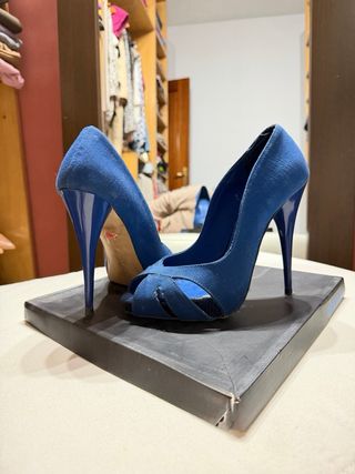 Tacones azules de fiesta