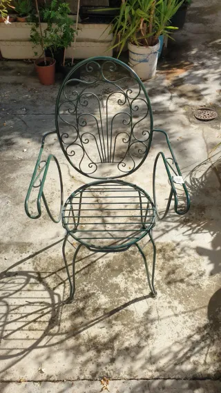 Silla de jardín verde de metal (4 sillas por 80 €)