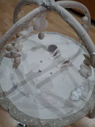 Gimnasio bebé beige casi nuevo