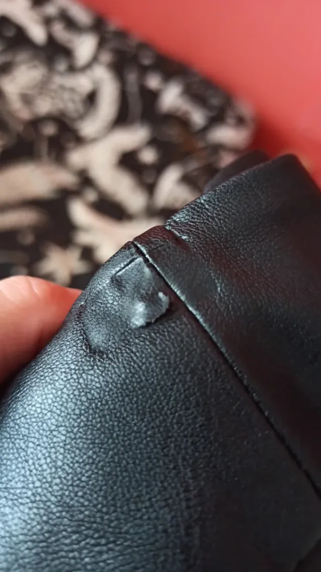 Falda Zara negra corta plisada