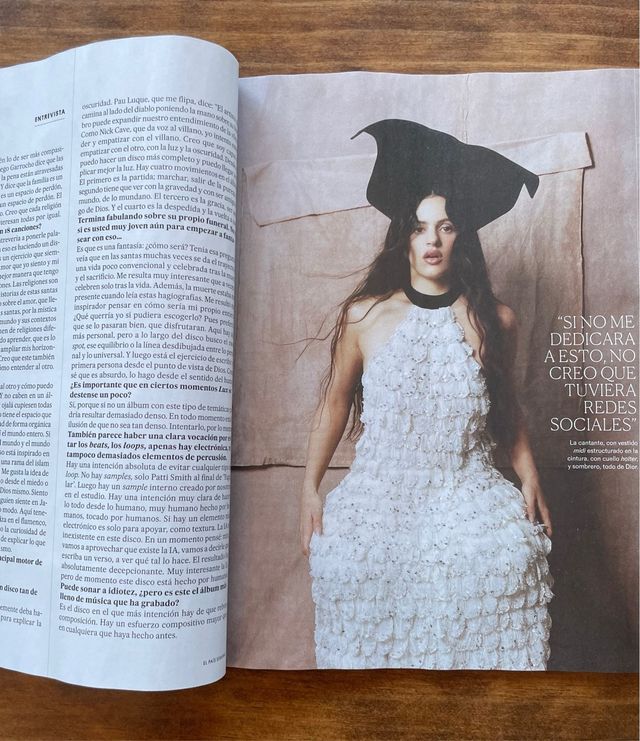 ROSALÍA LUX Revista El País Semanal Santa Rosalía
