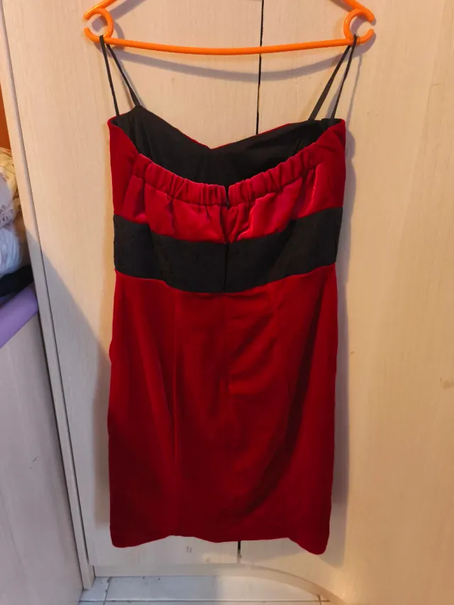 Vestido de terciopelo rojo palabra de honor