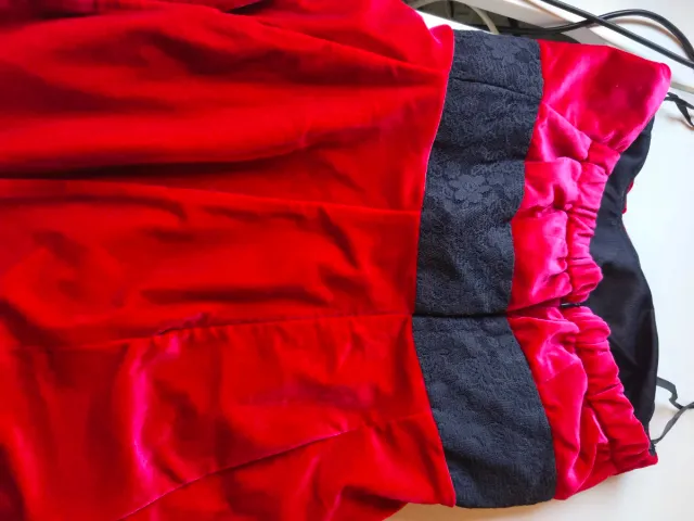 Vestido de terciopelo rojo palabra de honor