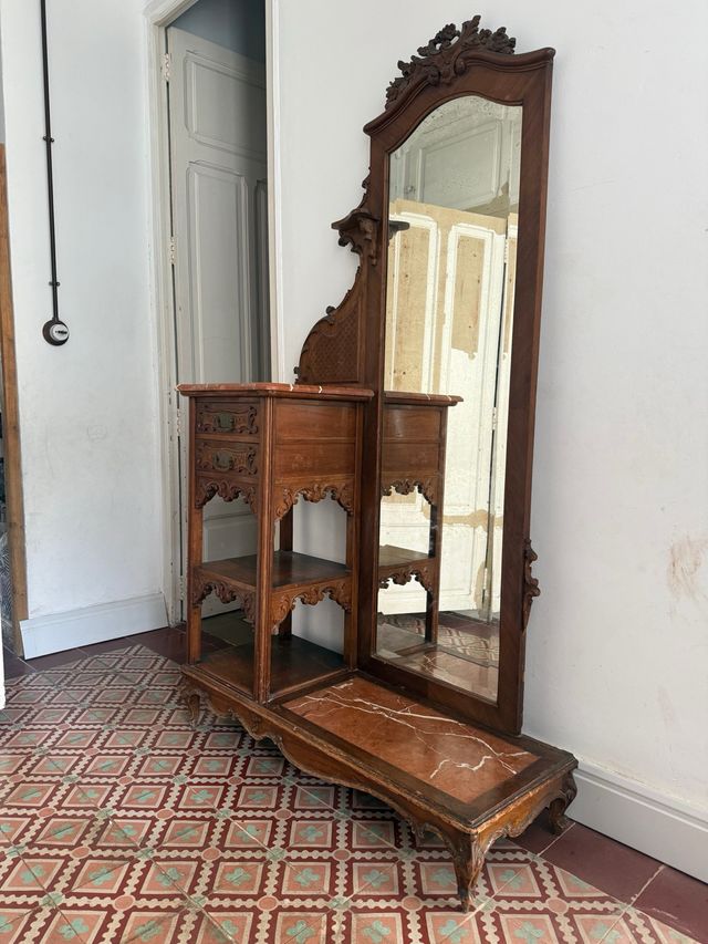 mueble recibidor con espejo. mármol y tallas
