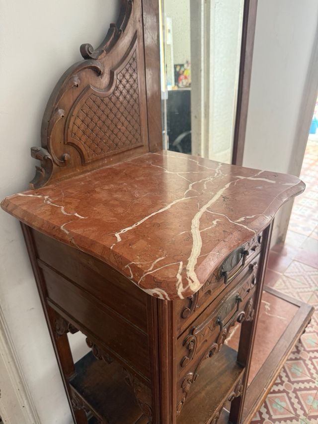 mueble recibidor con espejo. mármol y tallas