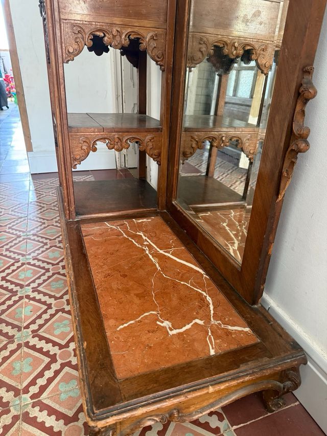 mueble recibidor con espejo. mármol y tallas