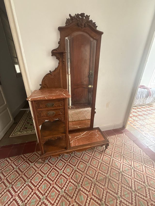 mueble recibidor con espejo. mármol y tallas