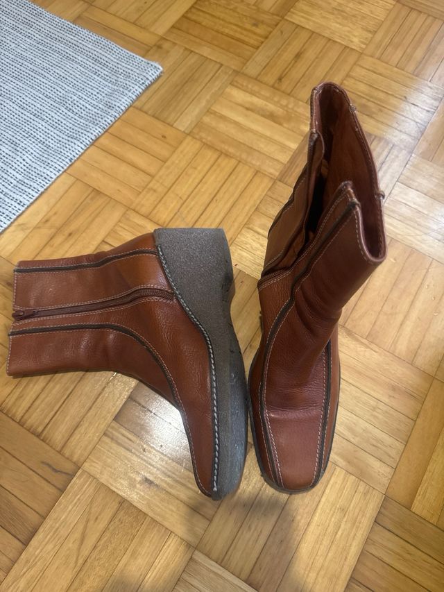 Botines de cuero marrones