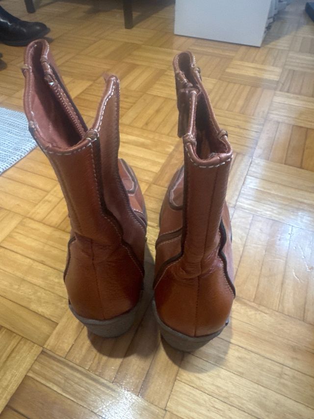 Botines de cuero marrones