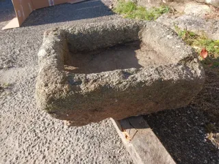 Pileta de piedra antigua