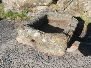 Pileta de piedra antigua