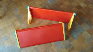 Coppia mensole rosse e gialle