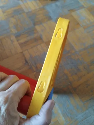 Coppia mensole rosse e gialle