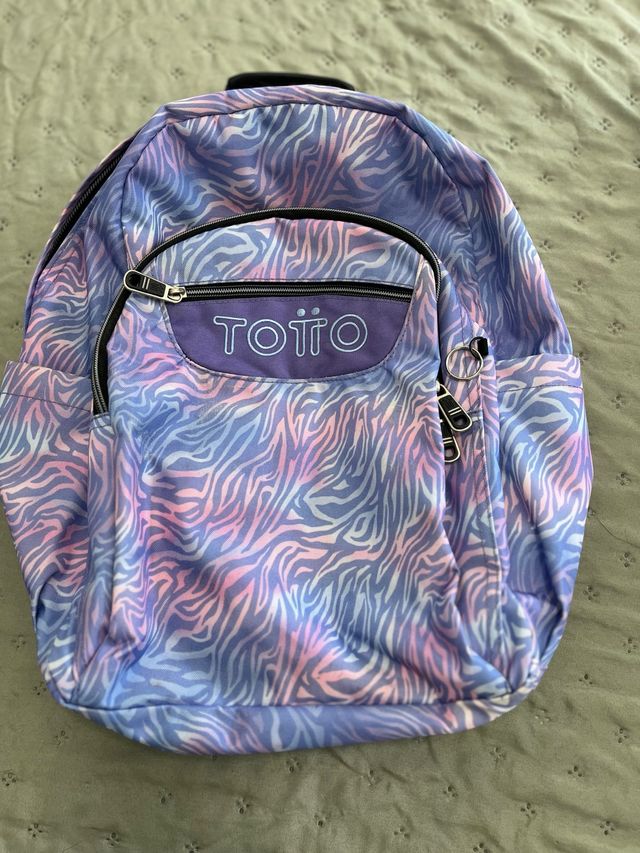 Mochila y estuche escolar TOTO