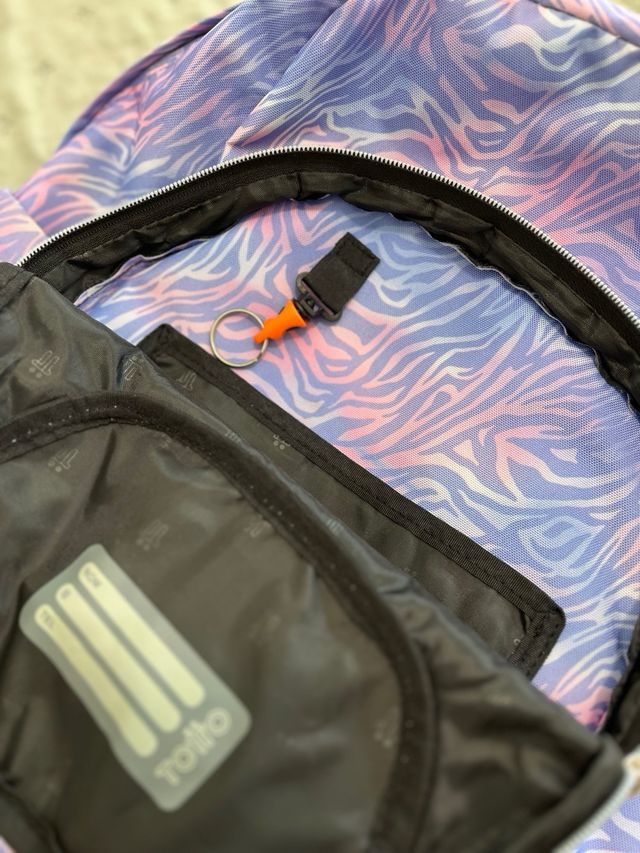 Mochila y estuche escolar TOTO