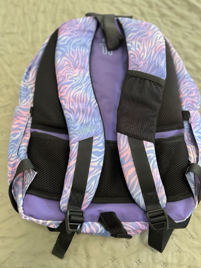 Mochila y estuche escolar TOTO