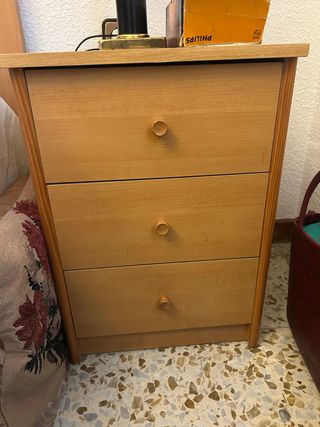 Coppia di comodini in legno