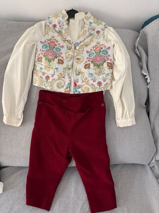 Traje fallero verde y multicolor