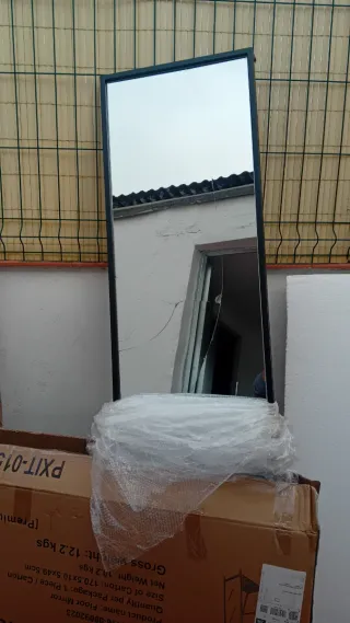 Espejo de pie con perchero