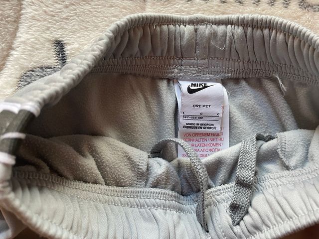 Pantalón Nike Dry Fit Gris