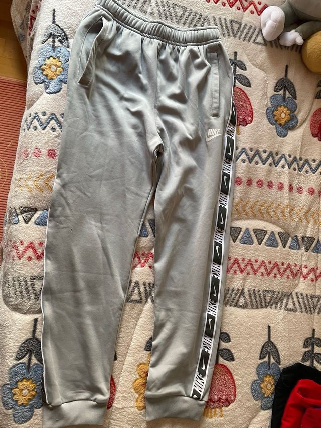 Pantalón Nike Dry Fit Gris