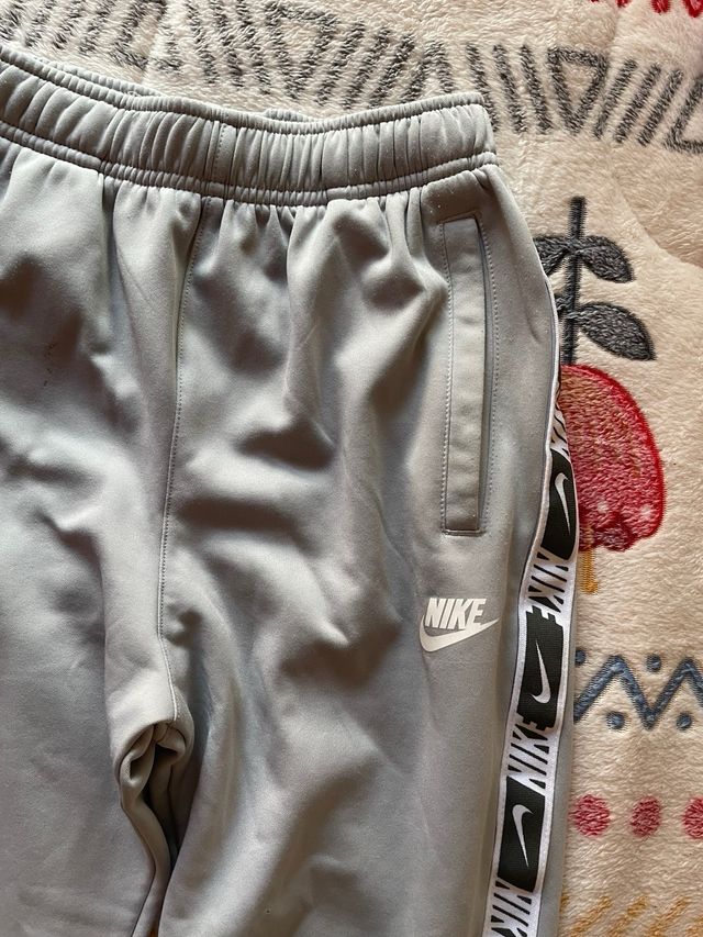 Pantalón Nike Dry Fit Gris
