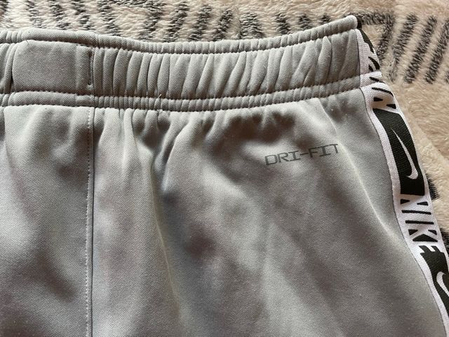 Pantalón Nike Dry Fit Gris