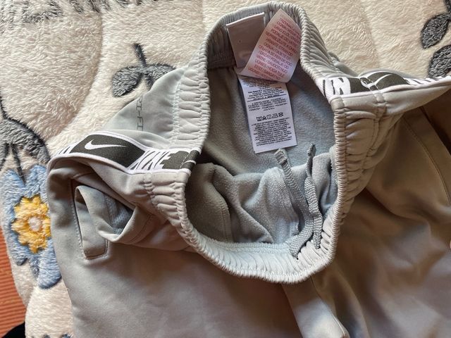 Pantalón Nike Dry Fit Gris