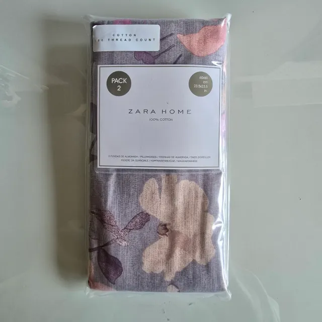 2 Fundas de almohada Zara Home.