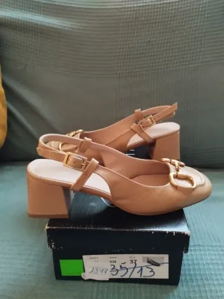 Zapatos de piel beige Talla 37