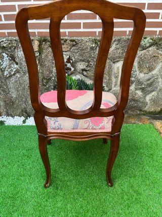 Silla antigua restaurada madera y tela
