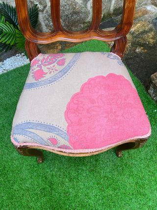 Silla antigua restaurada madera y tela