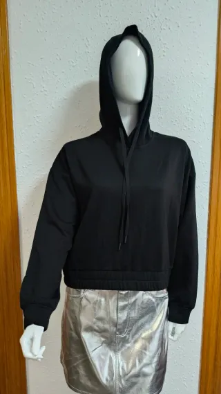 Sudadera casual negra con capucha