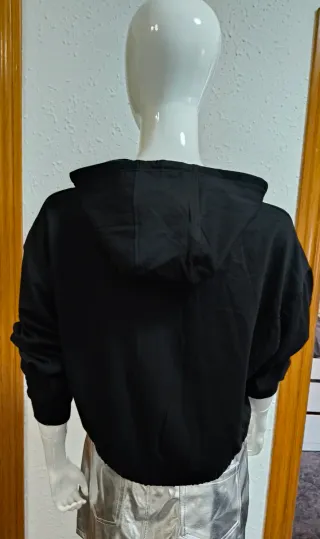 Sudadera casual negra con capucha