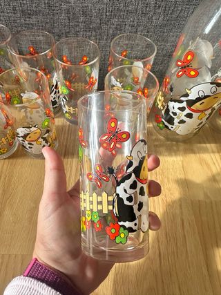 Lote vasos, botella y jarra con vacas