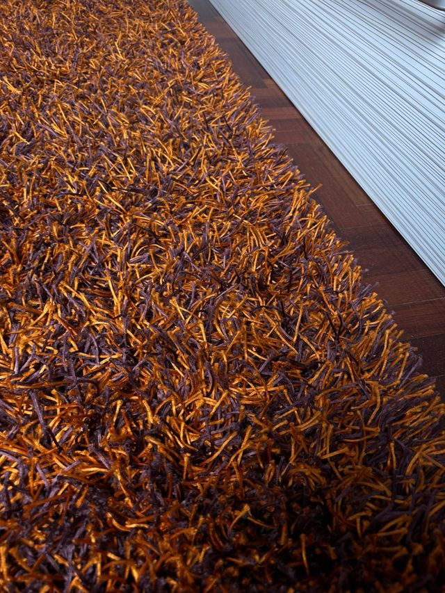 Alfombra Shaggy Tuftada a mano. Marrón y Naranja