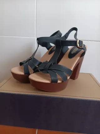 Sandalias de tacón ALEX CALZADOS negras y marrones