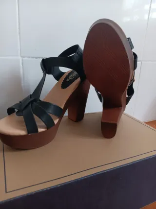 Sandalias de tacón ALEX CALZADOS negras y marrones