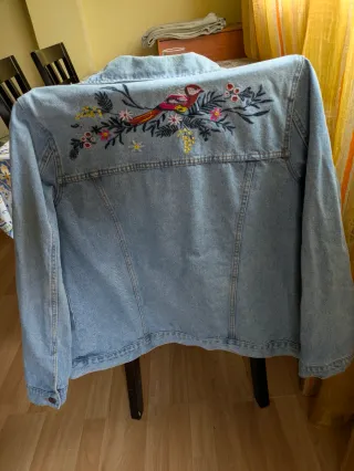 Chaqueta vaquera oversize bordada