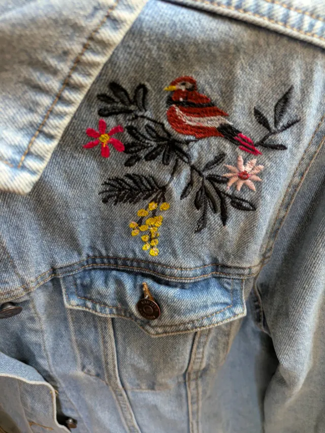 Chaqueta vaquera oversize bordada