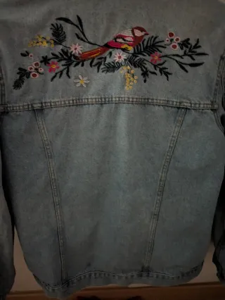 Chaqueta vaquera oversize bordada